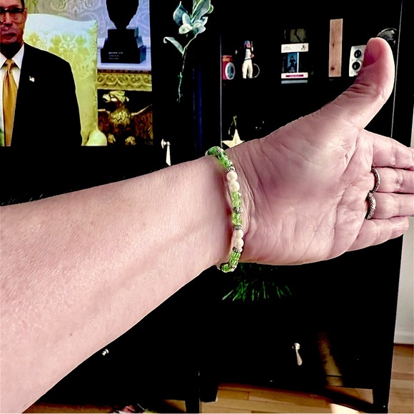 Faith Bracelet- 7” - Words Bracelet stretch FAITH Bracelet, crystals and pearls - Picture 6 of 6